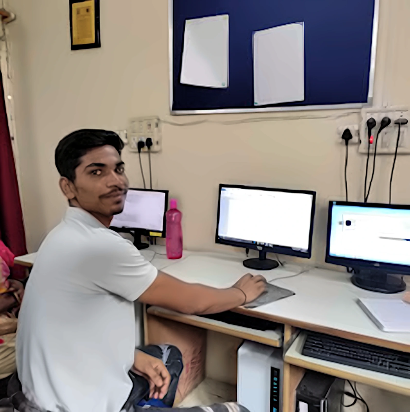 Students working together in the SK Institute lab